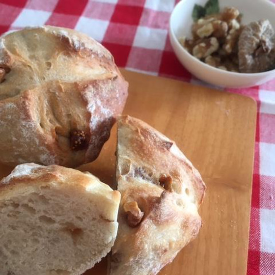 ホシノ酵母で作る高加水パン　リュスティック２種＆ガスパチョ