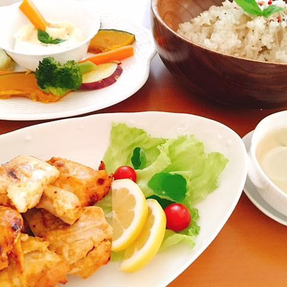タンドリーチキン　野菜のチーズフォンデュ　舞茸ライス他