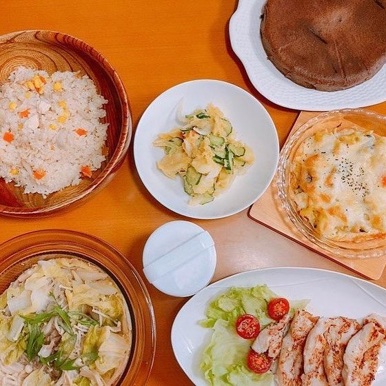 冬野菜をおいしく　豚肉と白菜の塩こうじ煮、サツマイモポテトサラダ、鶏ごぼうご飯、ラムレーズン入りチョコブラウニー