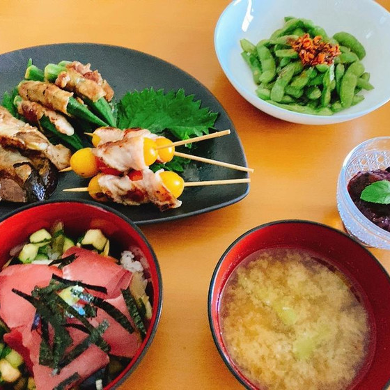 夏バテ知らずの夏野菜簡単激うま料理レッスン　山かけ丼、オクラのベーコン巻き、山形だし、枝豆味噌汁、ブルーベリーシャーベット