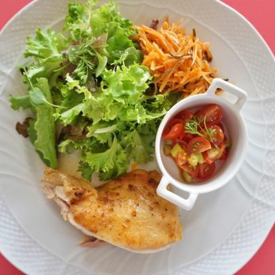 トマトと鶏肉のグリルと簡単ピラフ