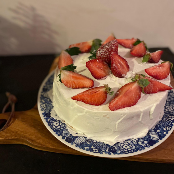 【リクエストお菓子教室】苺デコレーションケーキ・基本のスポンジケーキの作り方