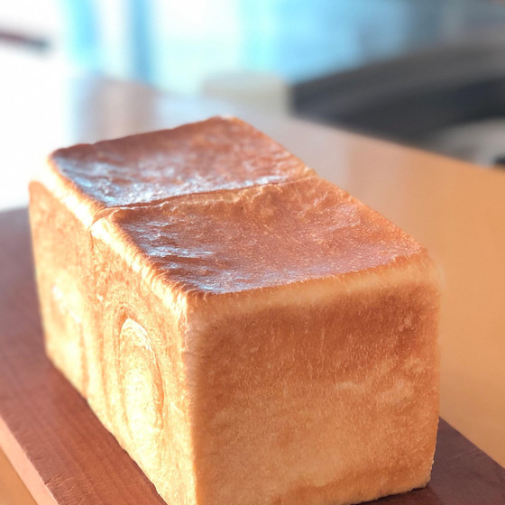 イースト【湯種の角食パン】と【ココナッツマンゴースティック】