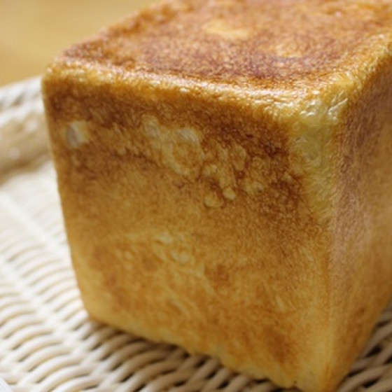 モッチリしっとり湯種の豆乳角食パン