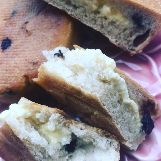 もちふわラムレーズン生地の中から特製クリーム😋💕
