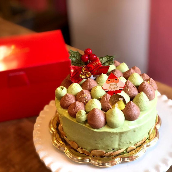 見た目も華やか！豪華なクリスマススペシャルケーキ✨