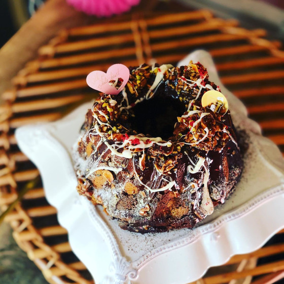 豪華なバレンタインケーク！可愛いbox付き💝