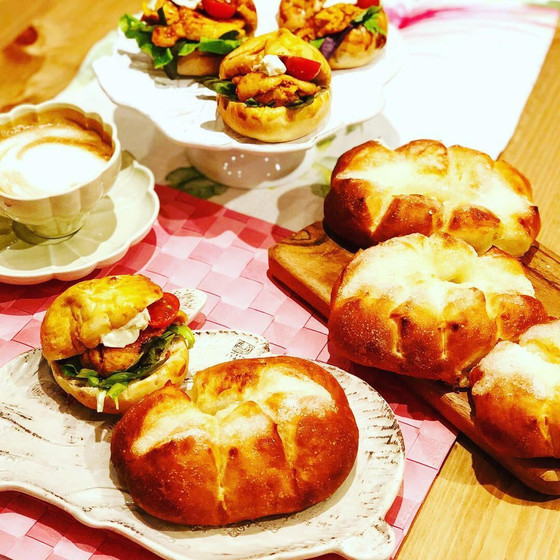 シュガーバターブレッドとタンドリーチキンサンド🥪