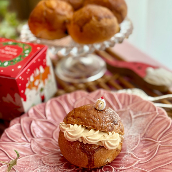 クリスマスケーキのクリームでデザートパンにも！