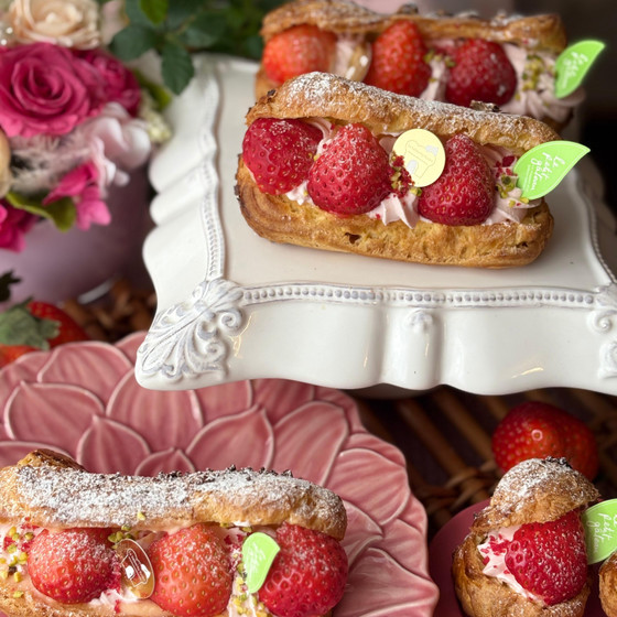 苺のダブルクリームにフレッシュ苺🍓