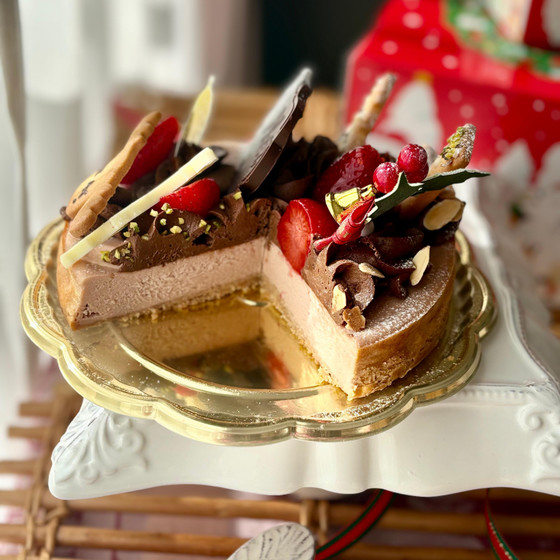 フランボワーズのフロマージュケーキにショコラクリーム