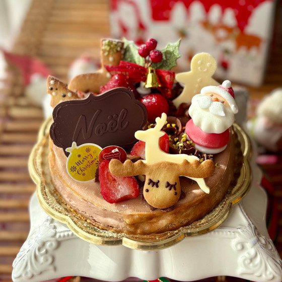 可愛いクリスマスクッキーとクリスマスチョコレート飾り
