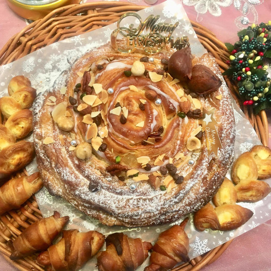 クリスマスブッシュ・ド・ノエルのデニッシュとミニクロワッサン
