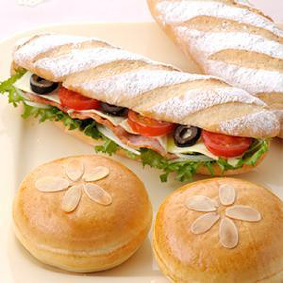 米粉のコッペパンサンド＆米粉のクリームパン