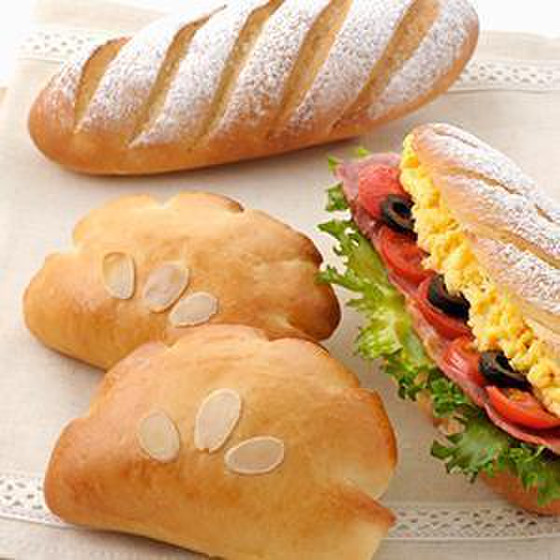 米粉のコッペパンサンド＆米粉のクリームパン