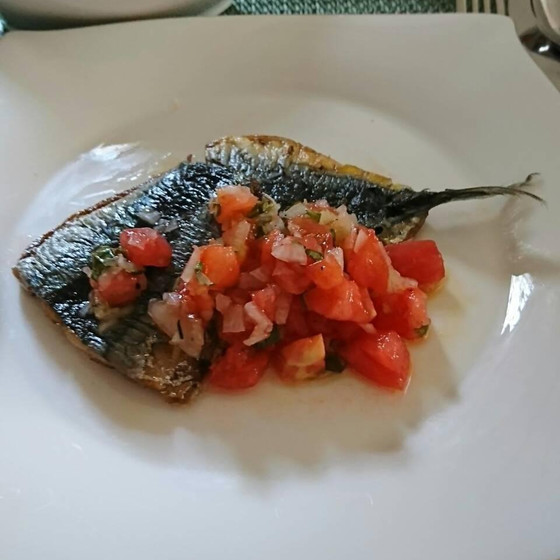 魚をさばく家庭料理