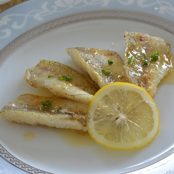 魚をさばく家庭料理