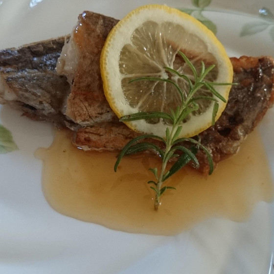 魚をさばく家庭料理