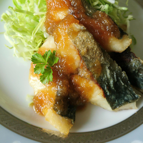 魚をさばく家庭料理