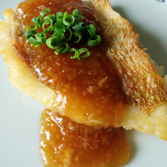魚をさばく家庭料理