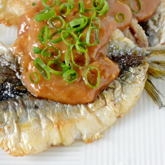 魚をさばく家庭料理