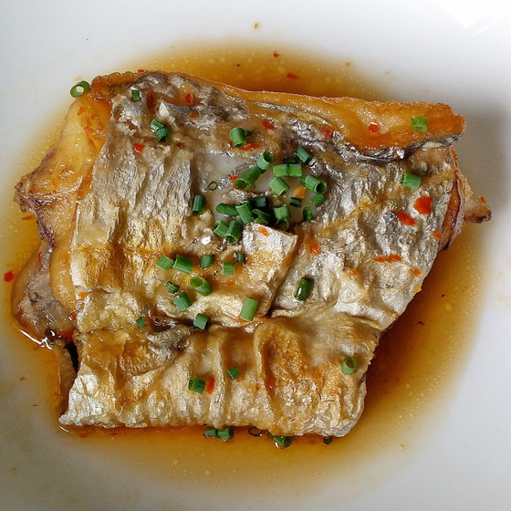 魚をさばく家庭料理