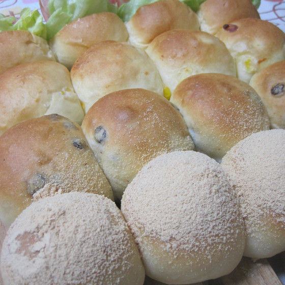 ちぎりパンと春野菜を食べる
