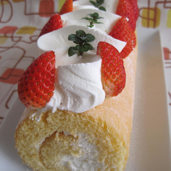 米粉のロールケーキ～いちごのデコレーション～