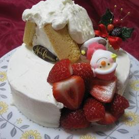 溢れるいちごのクリスマスケーキ