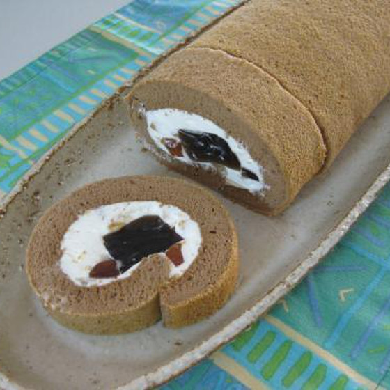 ほうじ茶ロールケーキとチョコ入り白玉