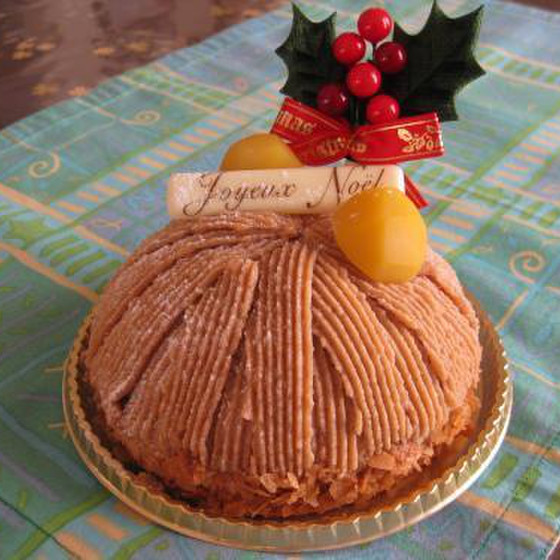 今年のクリスマスケーキはカシスムース！