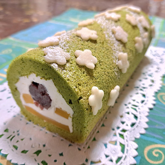 和の素材をいっぱい使ってロールケーキを作ってみました