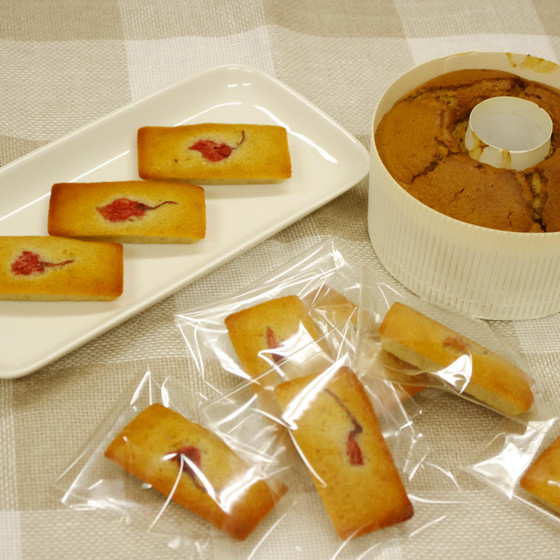 ほうじ茶シフォンケーキと桜フィナンシェ