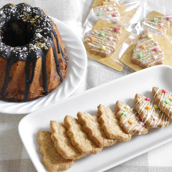 クリスマスの焼き菓子:マーブル・クグロフとジンジャークッキー
