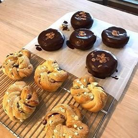 かのこ豆のミルクぱん・ほろ苦チョコレートぱん(イースト)