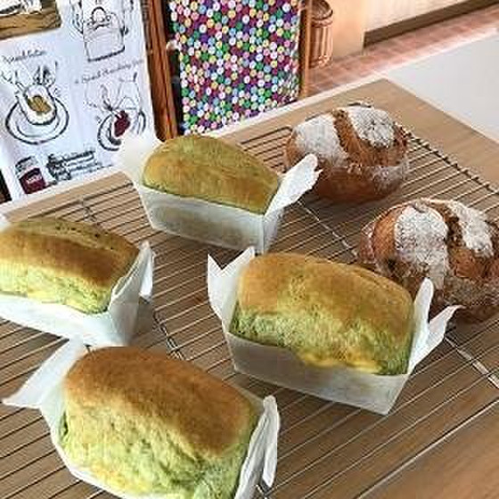 ナッツとフルーツの全粒ぱん・チーズ入りほうれん草ぱんイースト