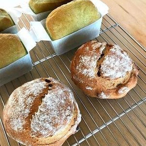 ナッツとフルーツの全粒ぱん・チーズ入りほうれん草ぱんイースト
