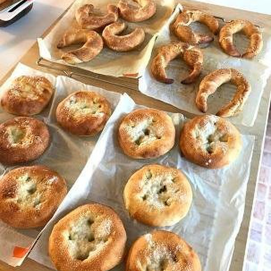 サツマイモのぱん・全粒クレセントロール(ホシノ天然酵母)