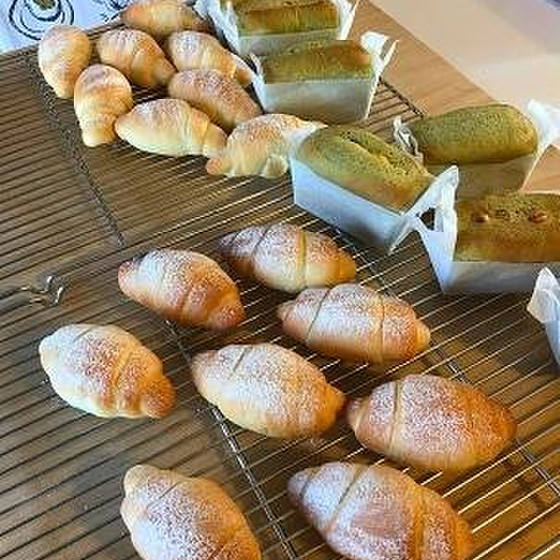 クリームロールぱん・チーズ入りほうれん草ぱん(イースト)
