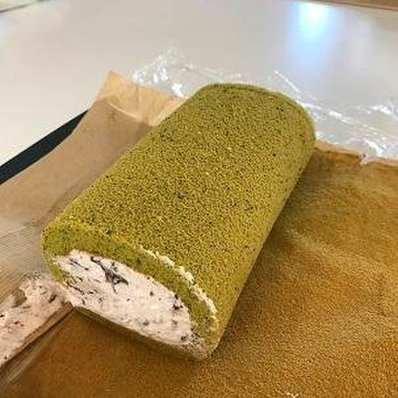 抹茶のロールケーキ・まん丸塩ぱん(ドライイースト)