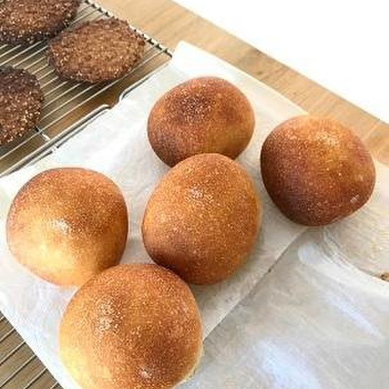 抹茶のロールケーキ・まん丸塩ぱん(ホシノ天然酵母)