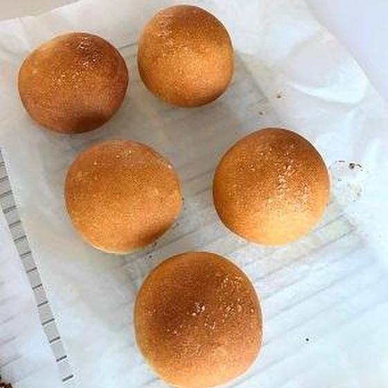 抹茶のロールケーキ・まん丸塩ぱん()