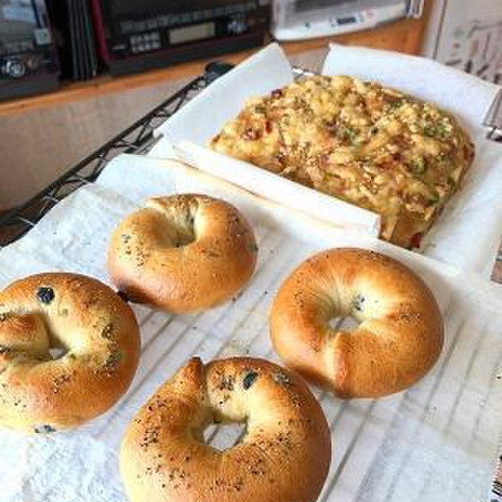 枝豆とベーコンのフォカッチャ・スモークチーズベーグル(ドライ