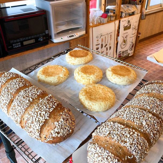大きな雑穀ぱん・カリカリメロンぱん(ドライイースト)