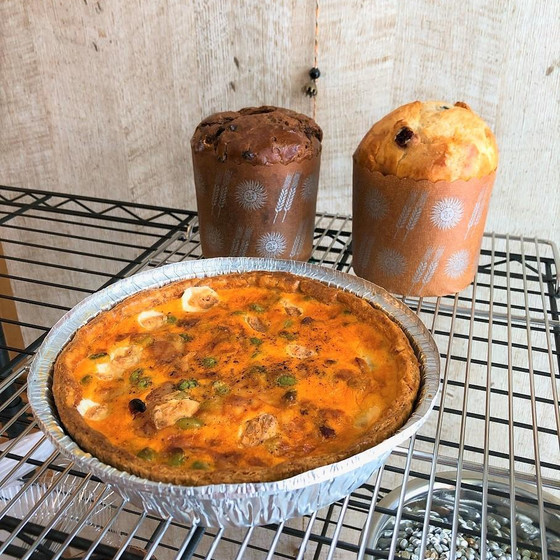 パネットーネ・エビのキッシュ(ホシノ天然酵母)