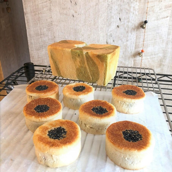 マーブル食ぱん・クリームチーズ入りあんぱん(ホシノ天然酵母)