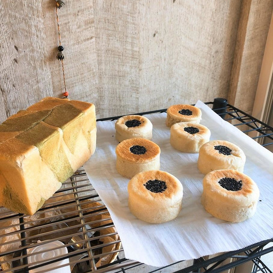 マーブル食ぱん・クリームチーズ入りあんぱん(ホシノ天然酵母)