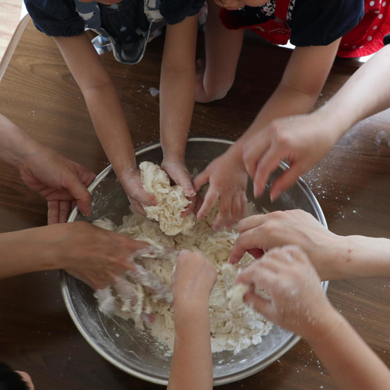 親子で一緒に【1歳半～】茹で・焼きニョッキ・ピクルス作り　