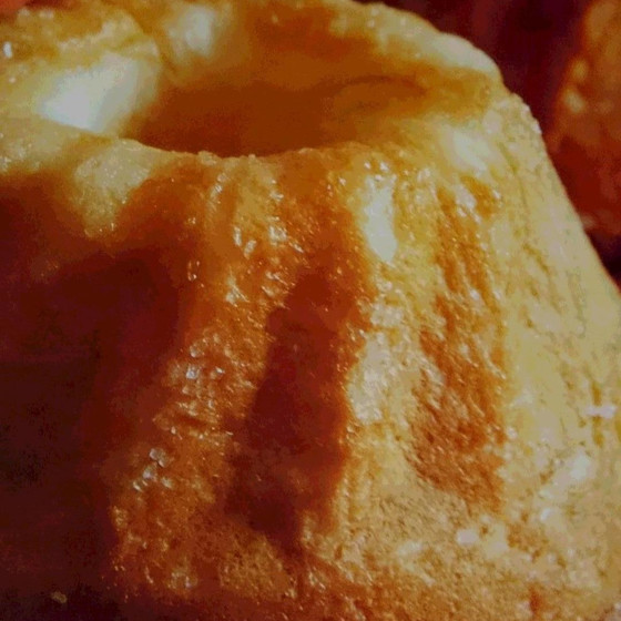 季節のケーキとオレンジたっぷりにのクグロフパン