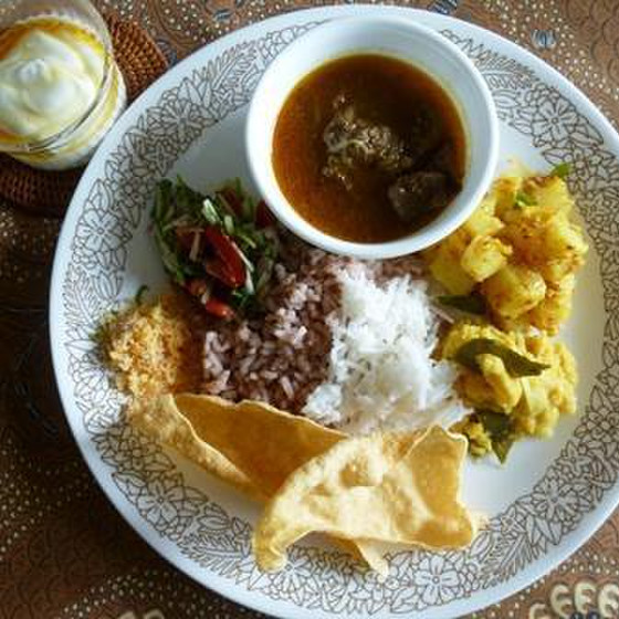 満席：スリランカカレー